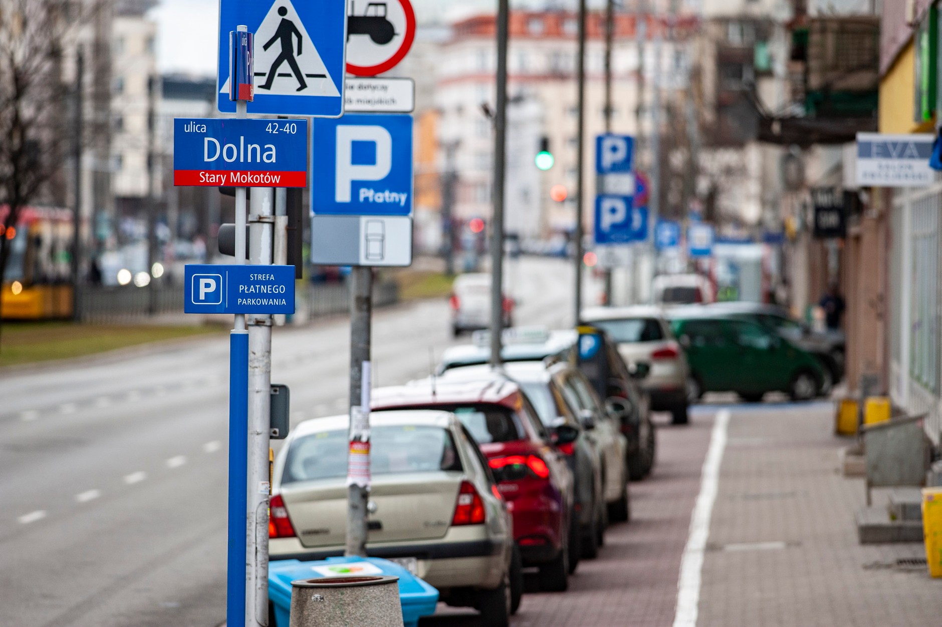 Parkowanie wzdłuż – bo tak nakazują znaki