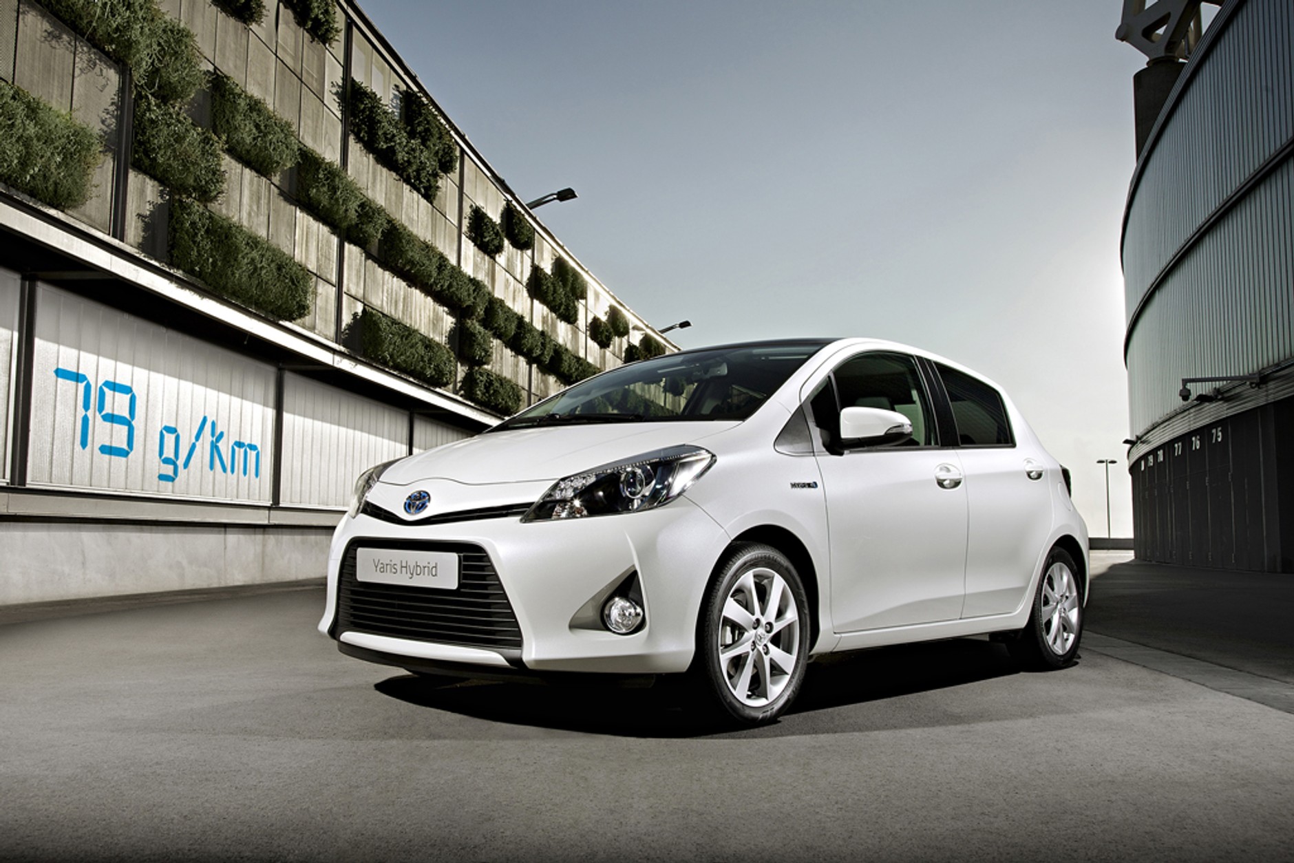 Toyota Yaris Hybrid za 65 100 zł
