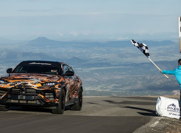 Lamborghini Urus najszybszym SUV-em na Pikes Peak. Pobił rekord Bentleya Bentaygi [WIDEO]