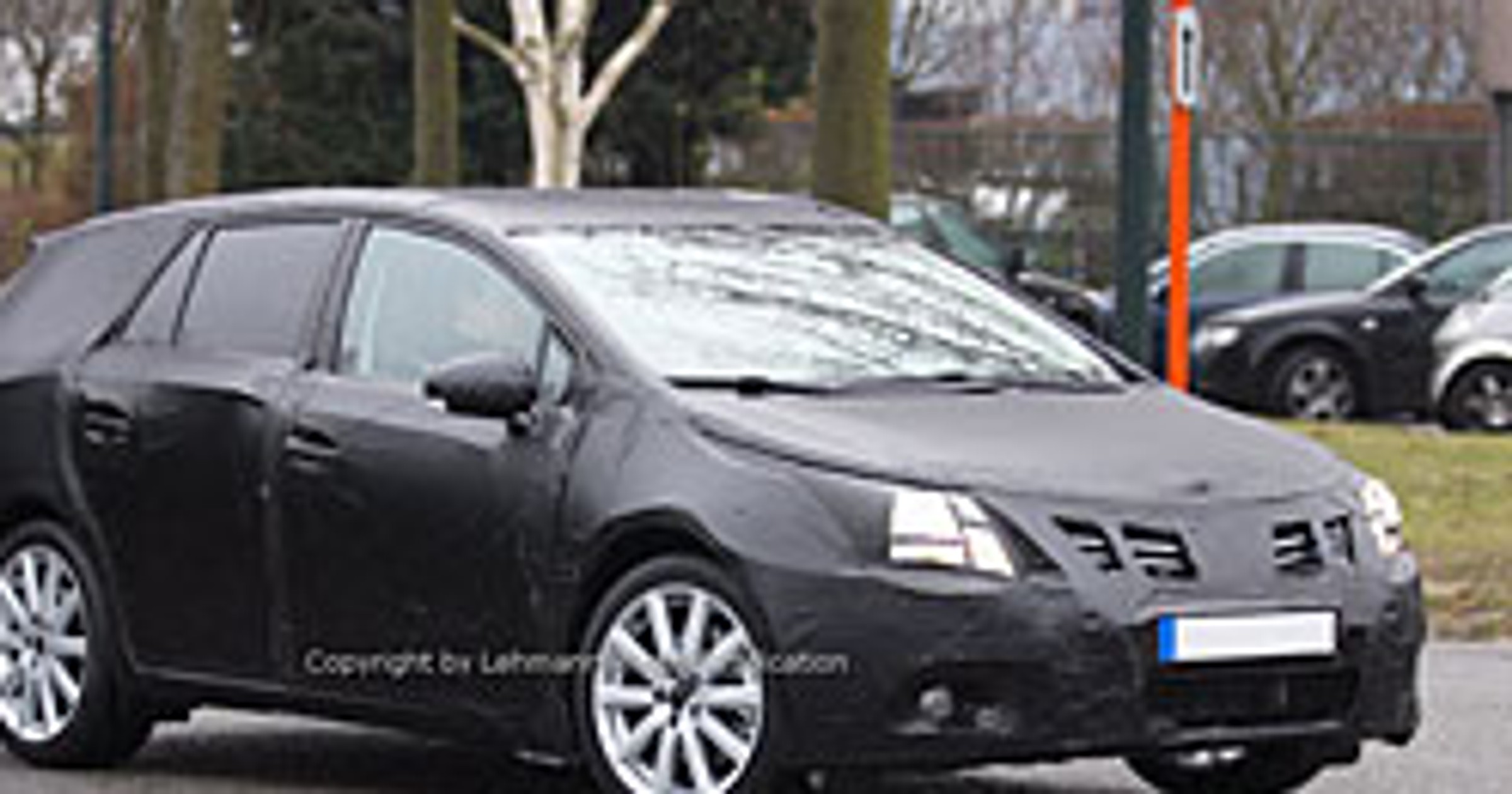 Zdjęcia szpiegowskie: Toyota Avensis w kolejnym wcieleniu