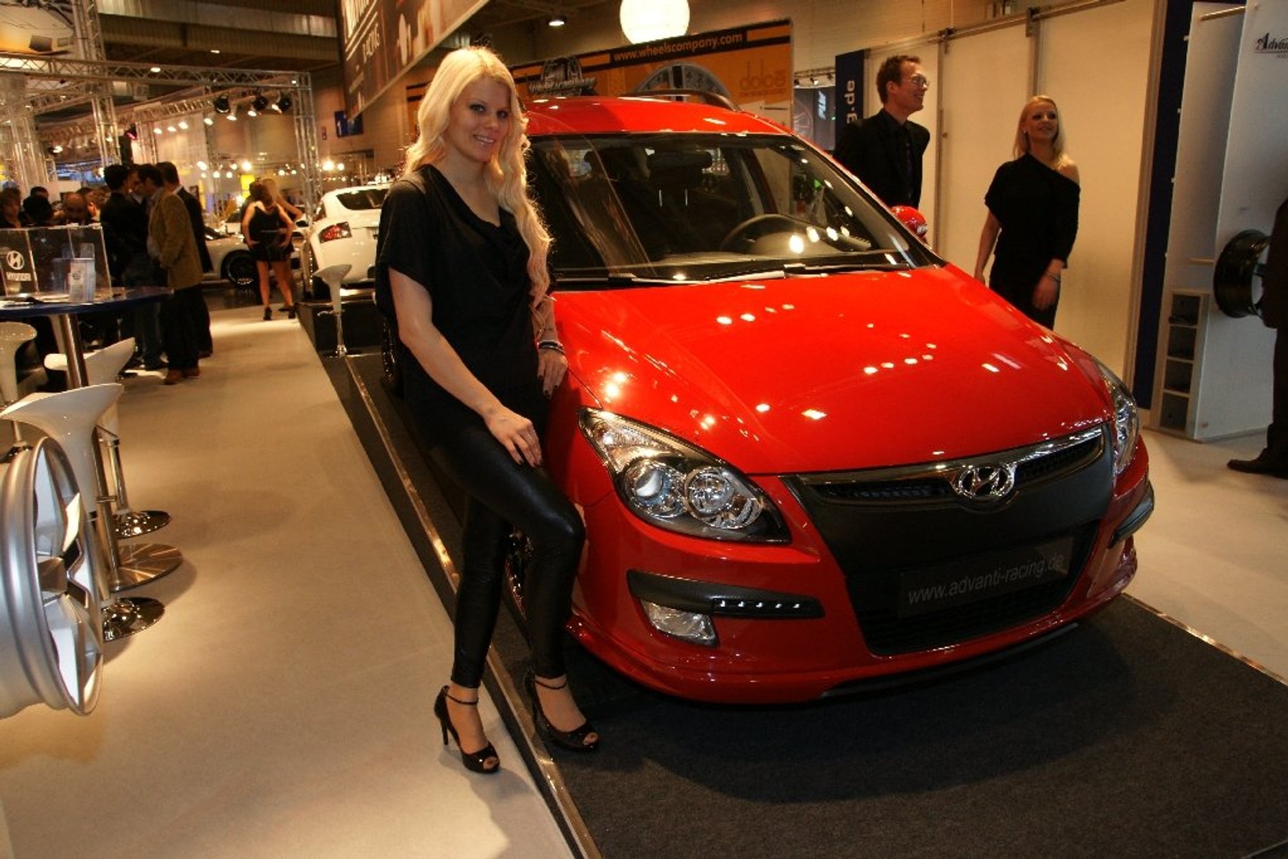 Essen Motor Show 2009: gorące dziewczyny i szybkie maszyny