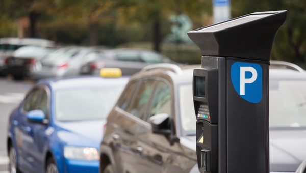 20-latek próbował ukraść pieniądze z parkomatu