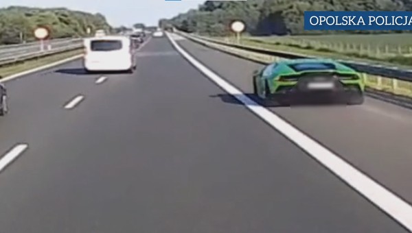 Kierowca Lamborghini wyprzedzał pasem awaryjnym na A4. Policja dostała nagranie
