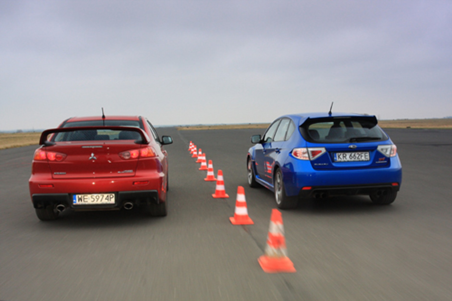 Subaru Impreza WRX STI kontra Mitsubishi Lancer EVO X - Szybkie, ale czy wściekłe?