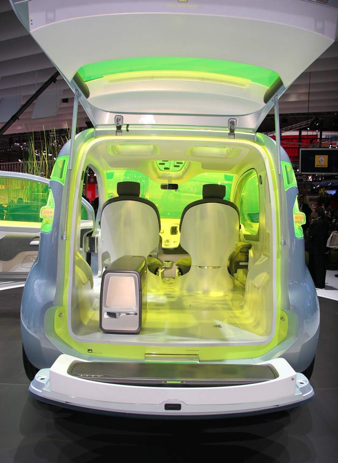 Paryż 2008: niezwykły Renault Z.E. Concept (fotogaleria + wideo)