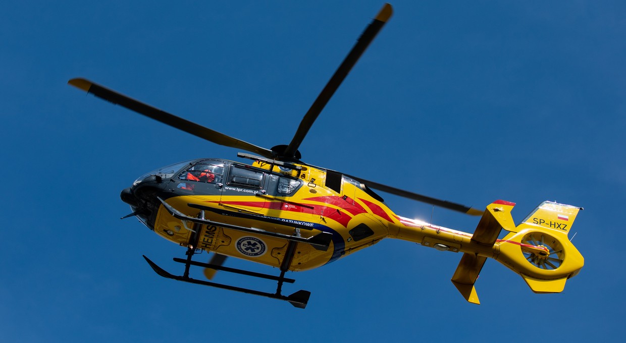 Ratownik z helikoptera LPR o swojej pracy: "latamy bardzo często, w dzień i w nocy"