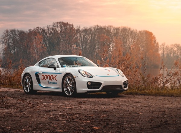 Porsche w wynajmie na minuty rozbite po zaledwie 12 godzinach