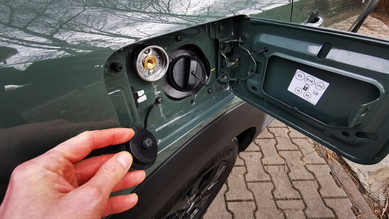 Wlew gazu w Dacii Jogger