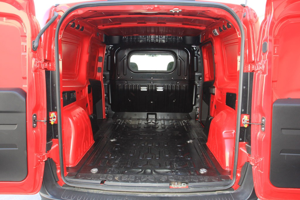 Fiat Doblo Cargo: Specjalista od ciężkiej roboty w wersji maxi