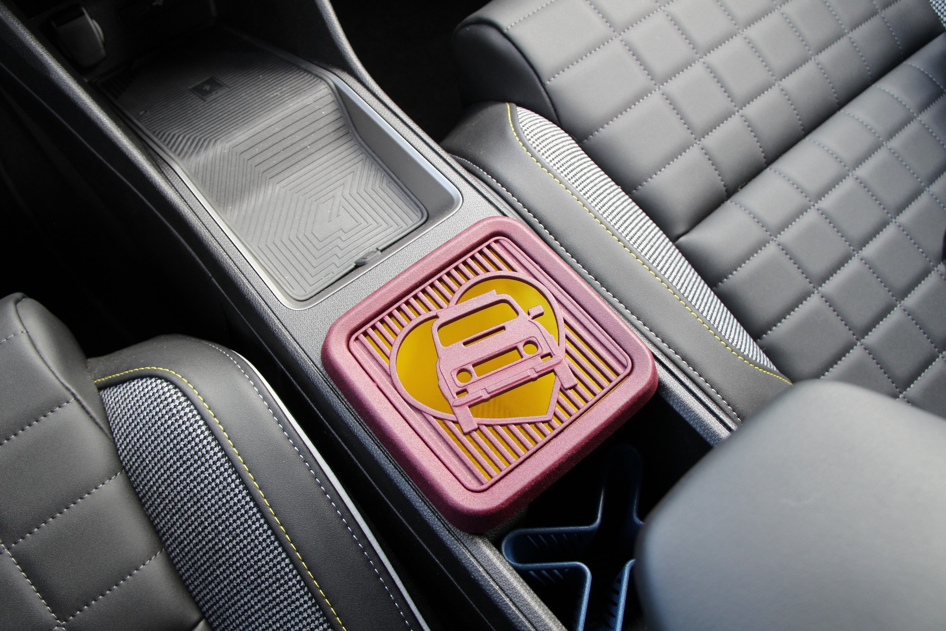 Renault 4 E-Tech Iconic