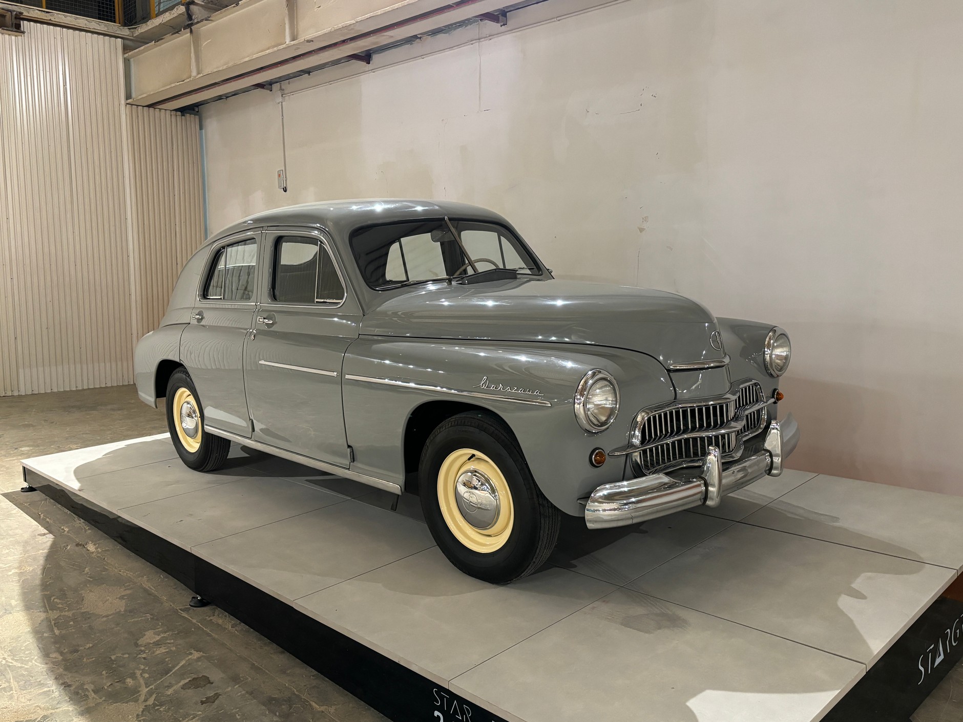 Wystawa w dawnej fabryce FSO