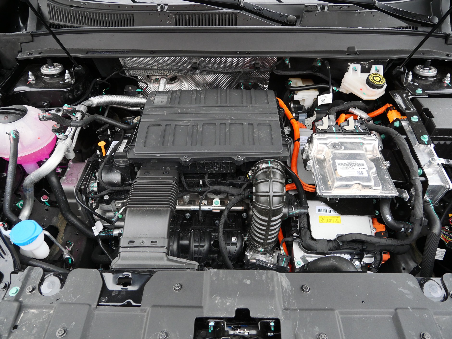  dostęp do podzespołów pod maską jest wzorowy.