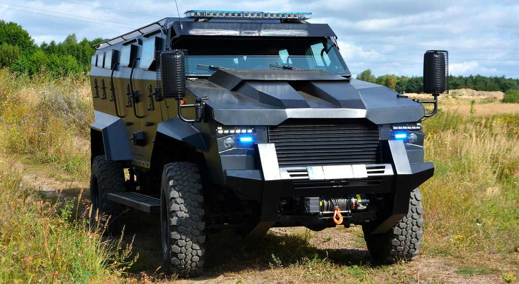 AMZ Kutno TUR VI na zdjęciu od producenta zabudowy