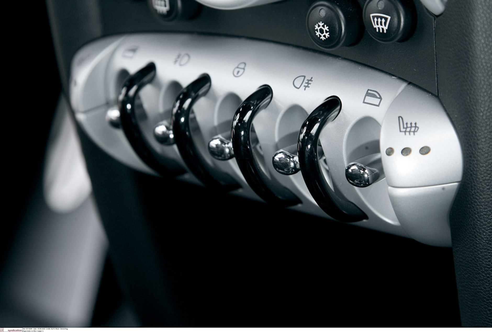 Alfa Romeo MiTo kontra Mini Cooper S: małe, drogie, a cieszą! - zdjęcia