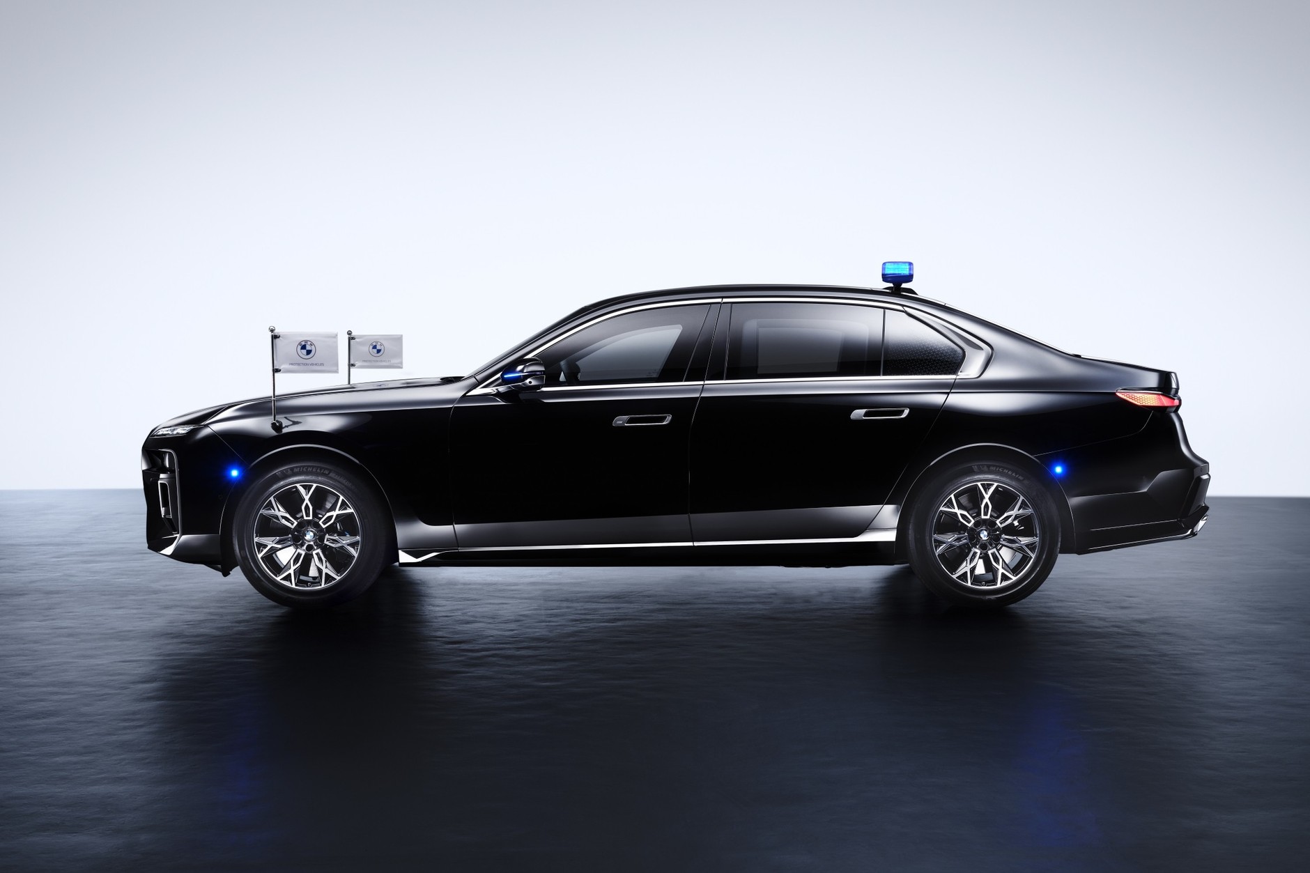 BMW serii 7 Protection. Jeżdżąca kapsuła bezpieczeństwa