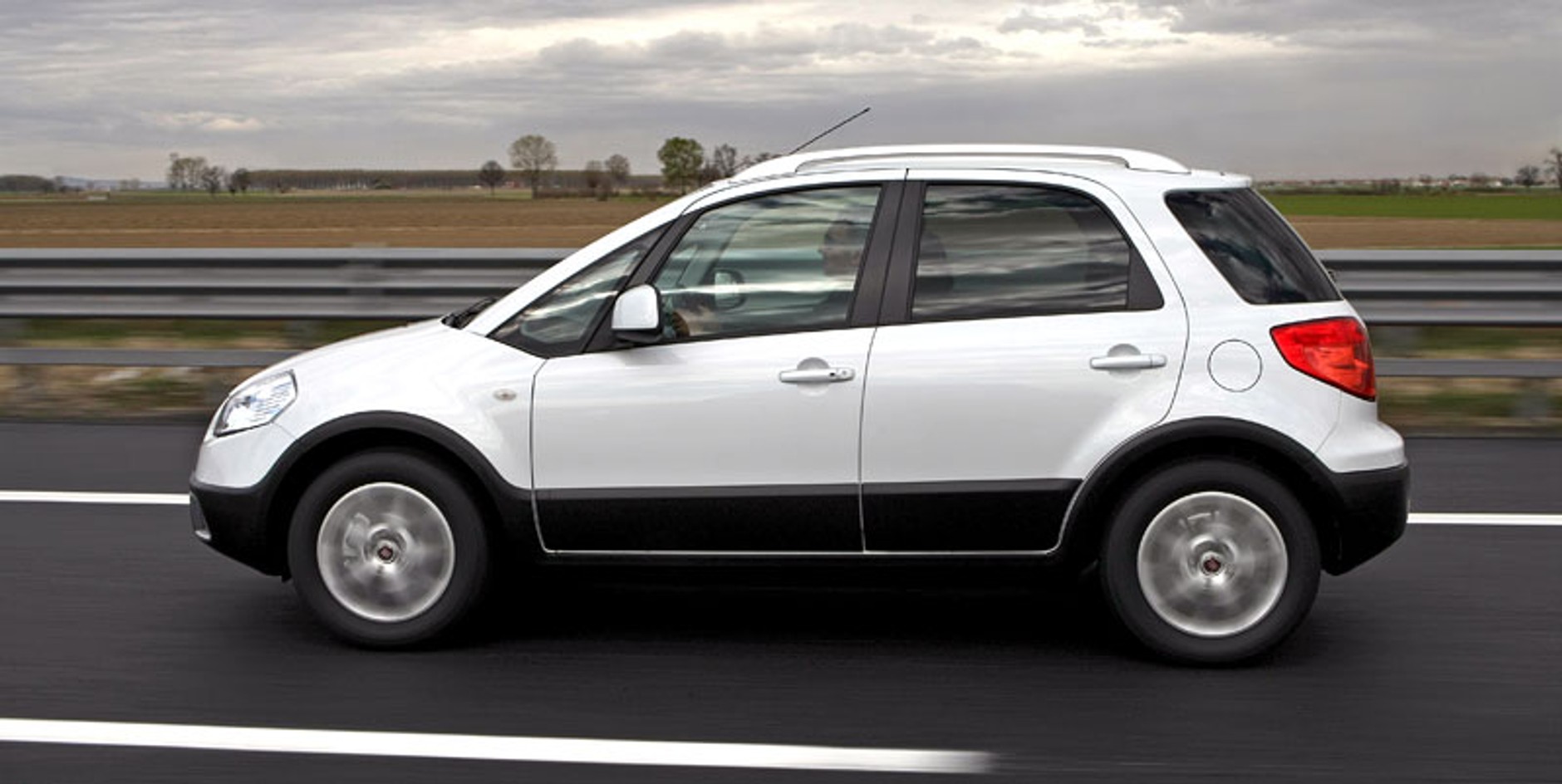 Fiat Sedici: nowy wygląd i silniki (1,6 88 kW a 2,0 JTD 99 kW)