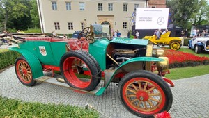 Od aut z XIX w. przez jedyne w Polsce zabytkowe Bugatti po najnowsze Lamborghini: kilkaset klasyków na Zamku Topacz