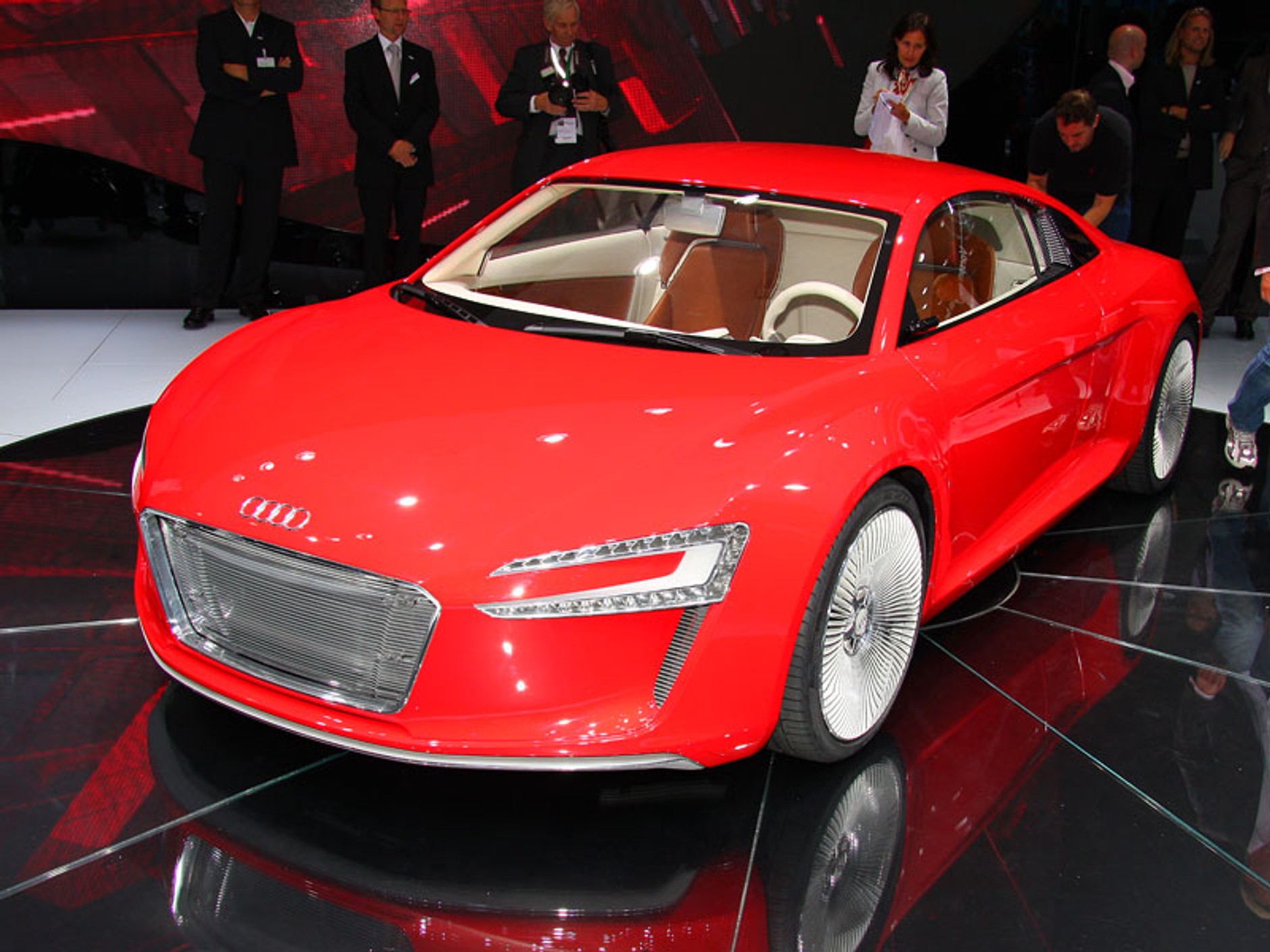 Audi e-tron: w sprzedaży od 2012