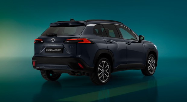Nowa Toyota Corolla Cross ma już polskie ceny. Na premierę dwa cenniki