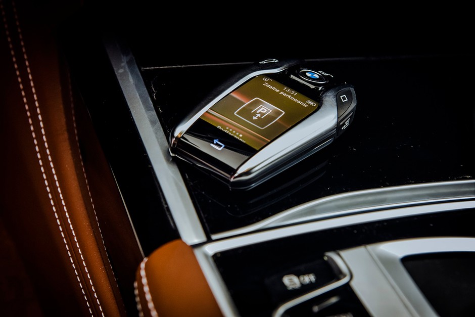 BMW M760Li