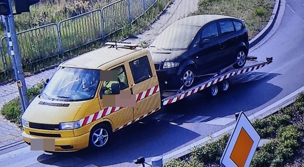 Polscy "Bonnie i Clyde". Ukradli auto, sprzedali je mechanikowi i poszli na zakupy