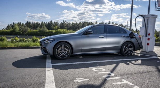 Mercedes klasy C - debiutują hybrydy plug-in z zasięgiem ponad 100 km