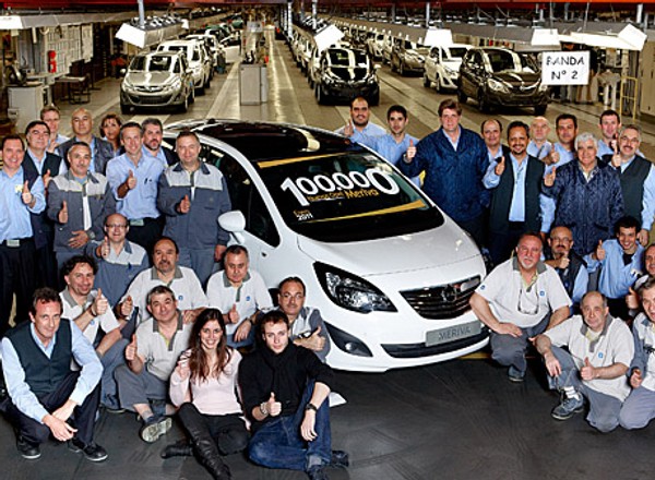 Nowy Opel Meriva razy 100 000