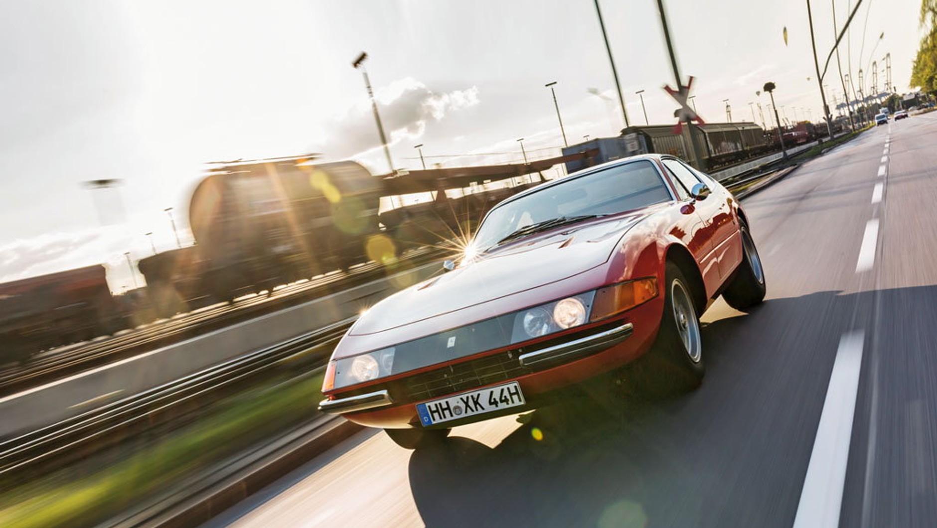 „Daytona” z kierownicą po prawej należała kiedyś do brytyjskiego rockmena Marca Bolana. Ten siadał jednak po lewej, bo nie miał prawa jazdy! Ruszanie kierownicą wymaga siły. Lepiej nie zapuszczać się na kręte drogi – to auto na długie proste