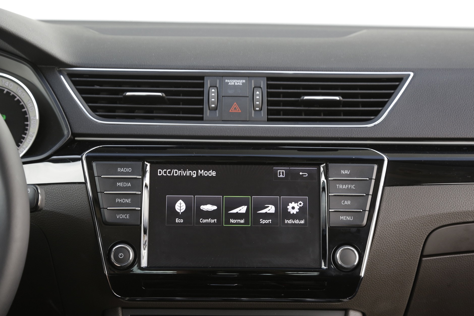 W zależności od potrzeb kierowca możewybrać jeden z pięciu trybów jazdy