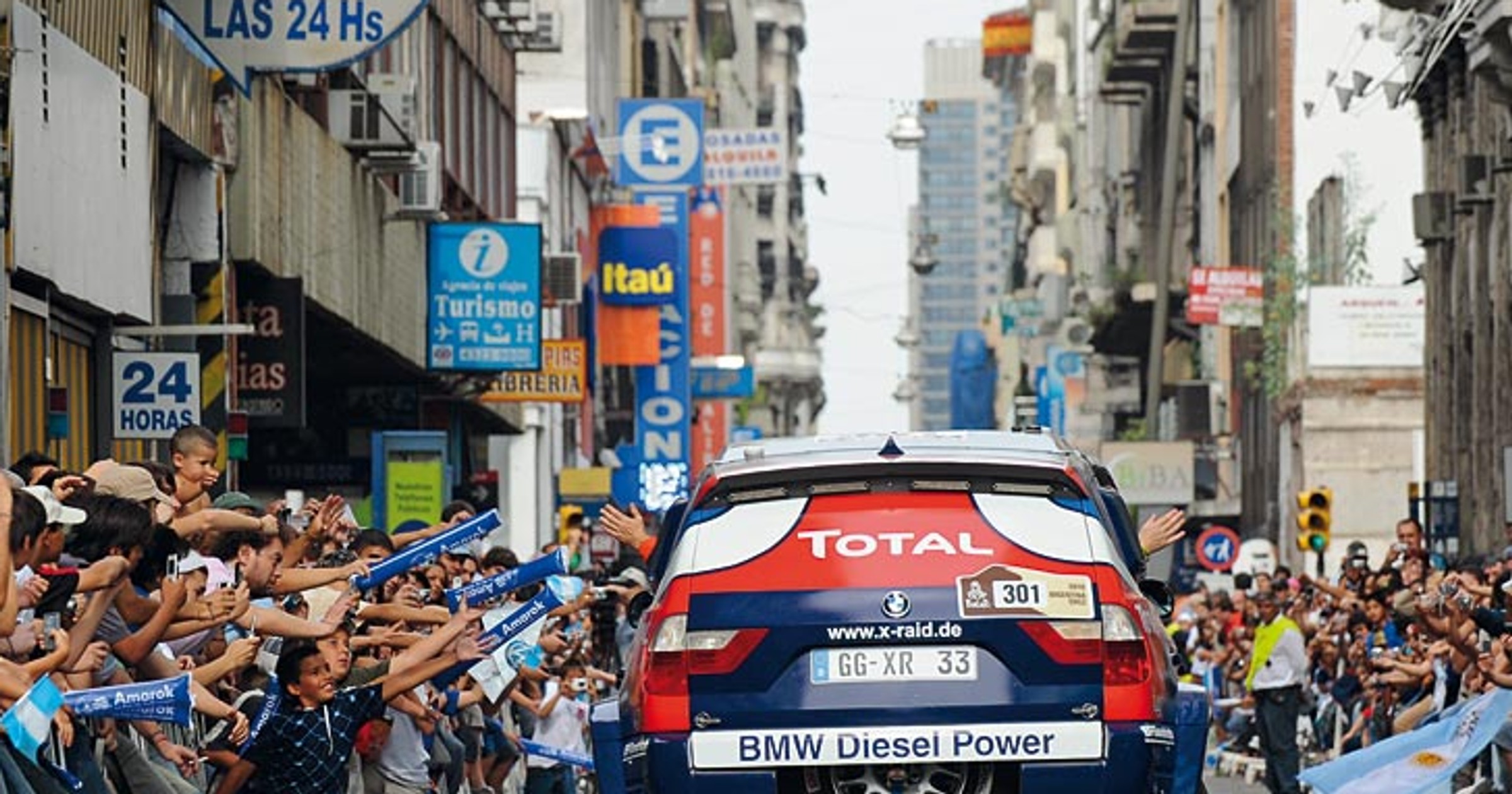Rajd Dakar 2011: pojazdy dopłynęły już na miejsce startu
