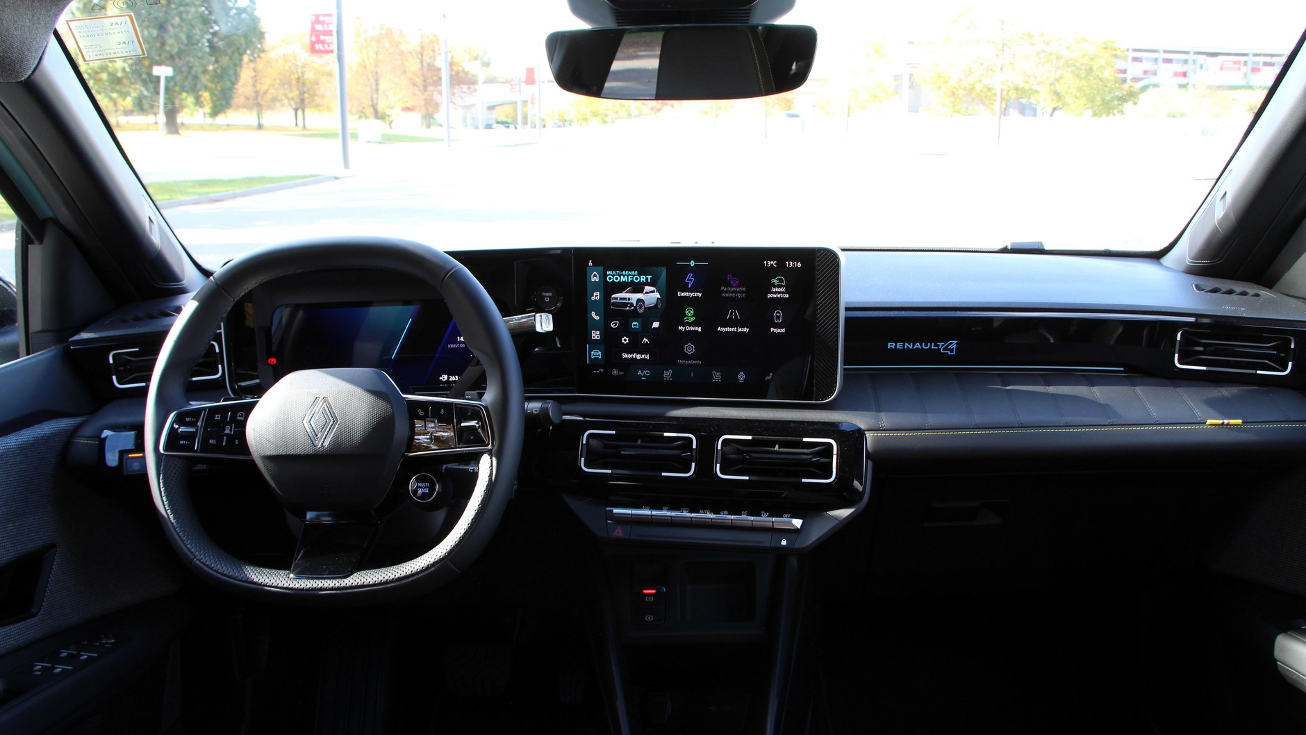 Renault 4 E-Tech Iconic