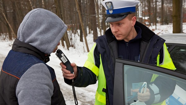 Badanie krwi zamiast alkomatu? Nawet jeśli jesteś trzeźwy, to i tak zabiorą ci prawo jazdy