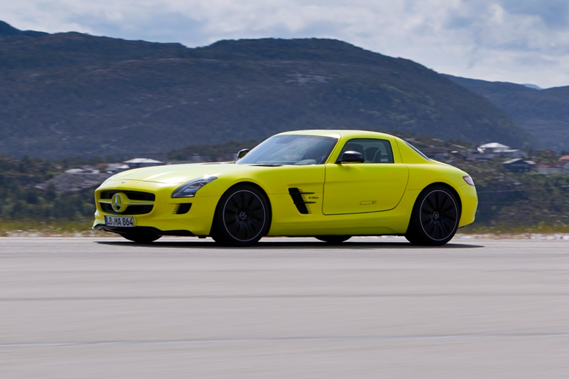 Mercedes SLS AMG E-Cell – z e-pięknem trzeba obcować