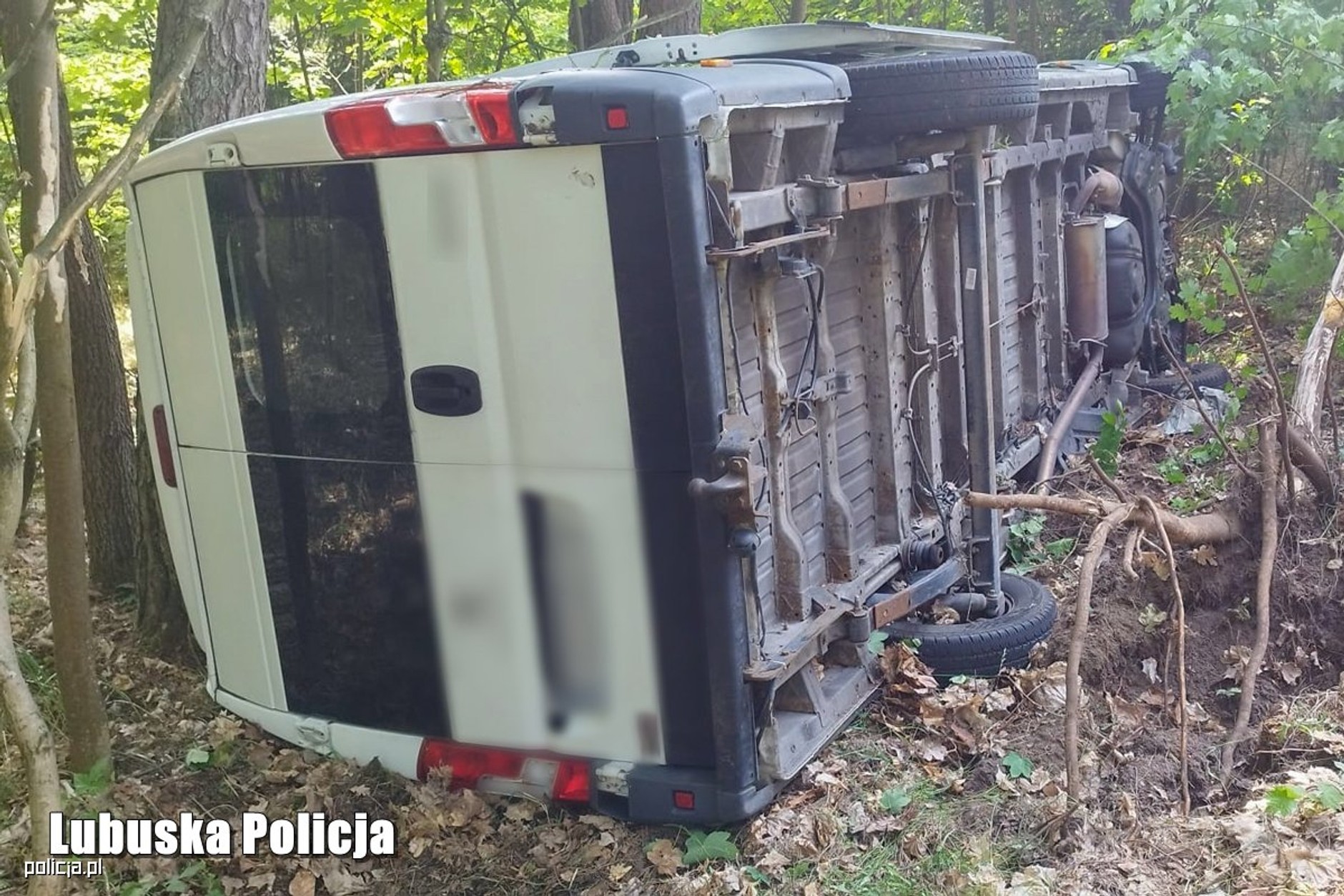 Auto dostawcze z nielegalnym tytoniem