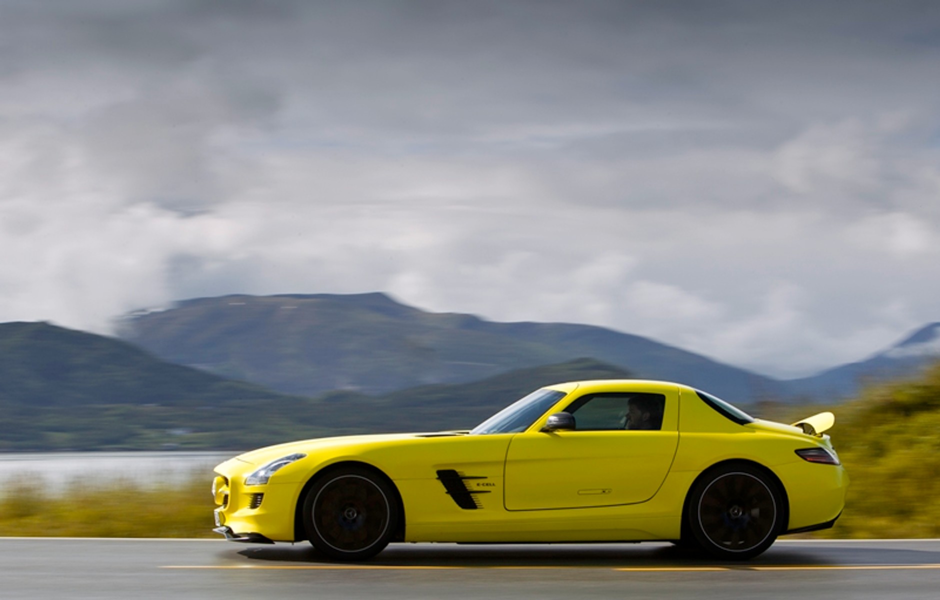 Mercedes SLS AMG E-Cell – z e-pięknem trzeba obcować