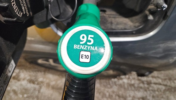 Tankowanie, benzyna E10