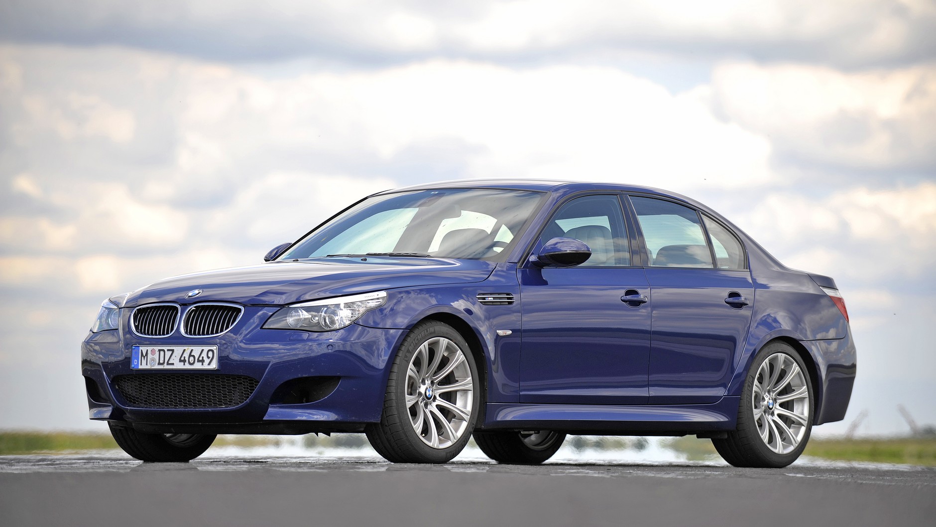 BMW M5 (E60)