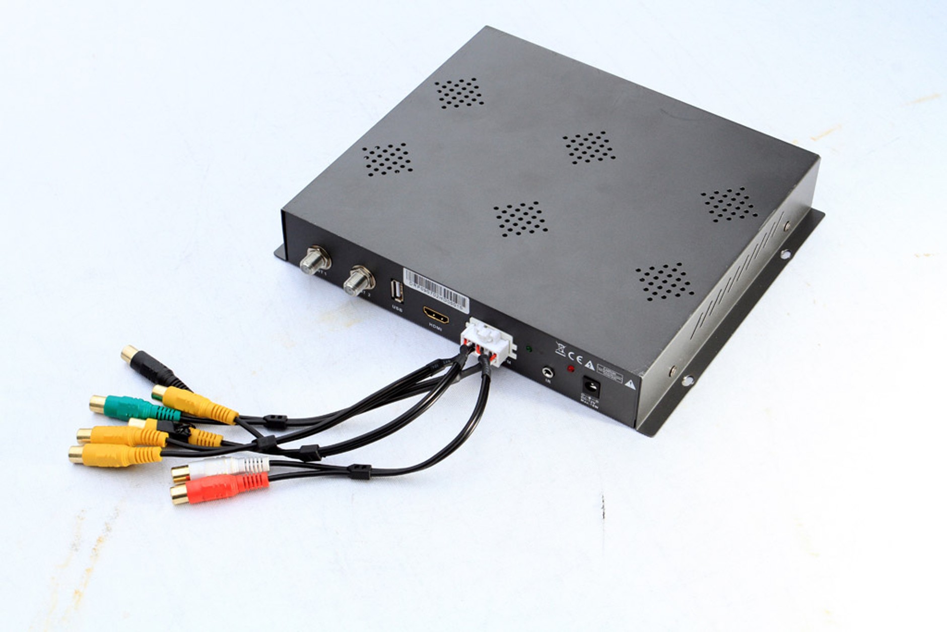 Jak wybrać samochodowy tuner DVB–T? Oto, telewizja na długą podróż