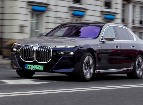 BMW i7 to nowy wymiar luksusu, który zaskakuje na wiele sposobów. Oto czym mnie urzekł