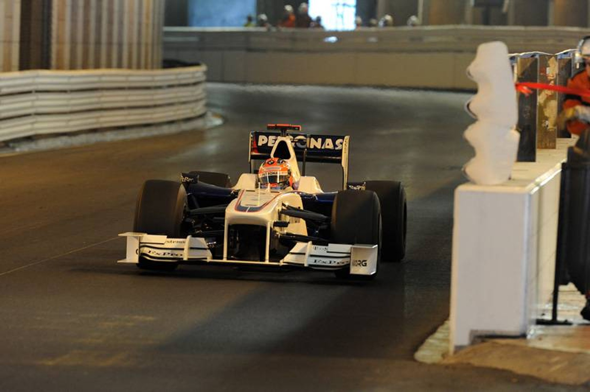 Grand Prix Monaco 2009: Button królem, Kubica w garażu (fotogaleria)