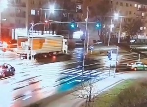 Pędził ciężarówką pod prąd przez centrum miasta. Wszystko się nagrało