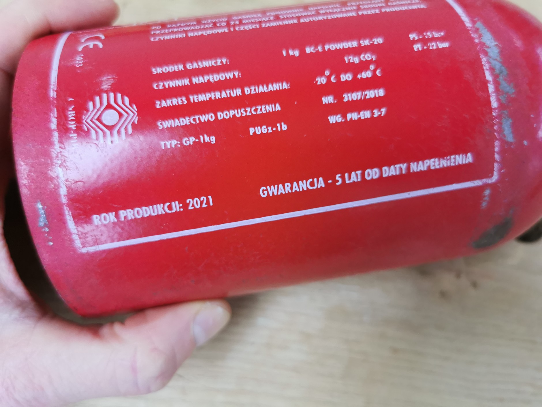 Gaśnica z 5-letnią gwarancją. Ale i to nie znaczy, że po upływie gwarancji nie spełnia ona wymogów przepisów – to wciąż jest gaśnica