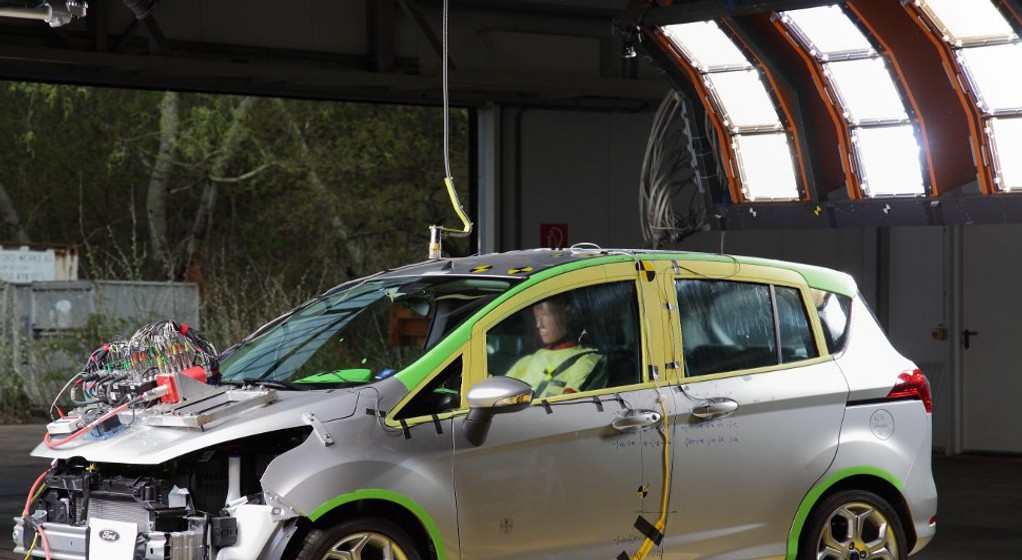 Czy nowy Ford B-MAX jest bezpieczny?