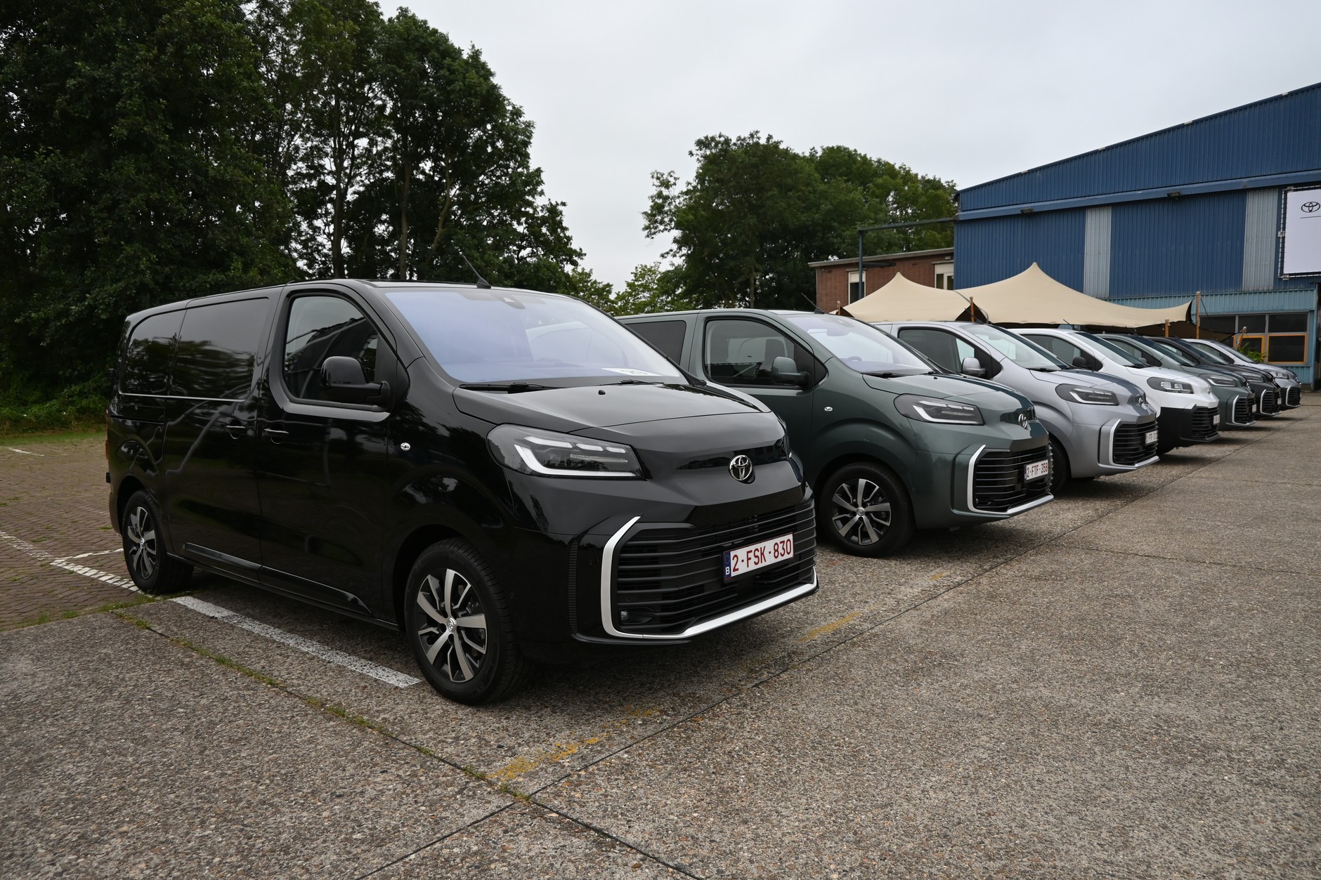 Rząd Toyot Proace