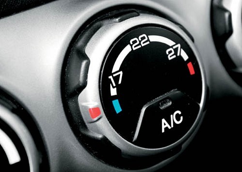 Klimatyzacja w aucie powinna być włączona cały czas. Ograniczy to ryzyko uszkodzenia tego kosztownego układu.