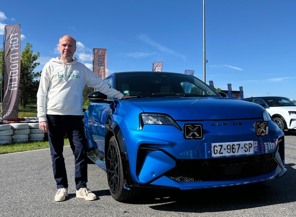 A290 - elektryczny hot hatch w wydaniu Alpine. Można go już zamawiać