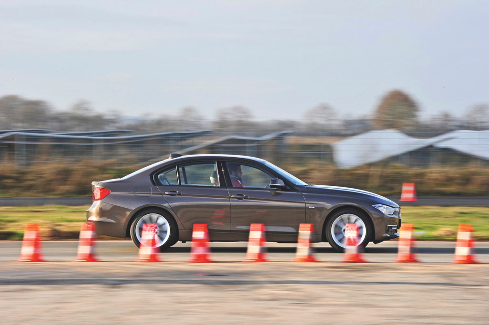 BMW serii 3 kontra Mercedes klasy C: starcie odwiecznych rywali