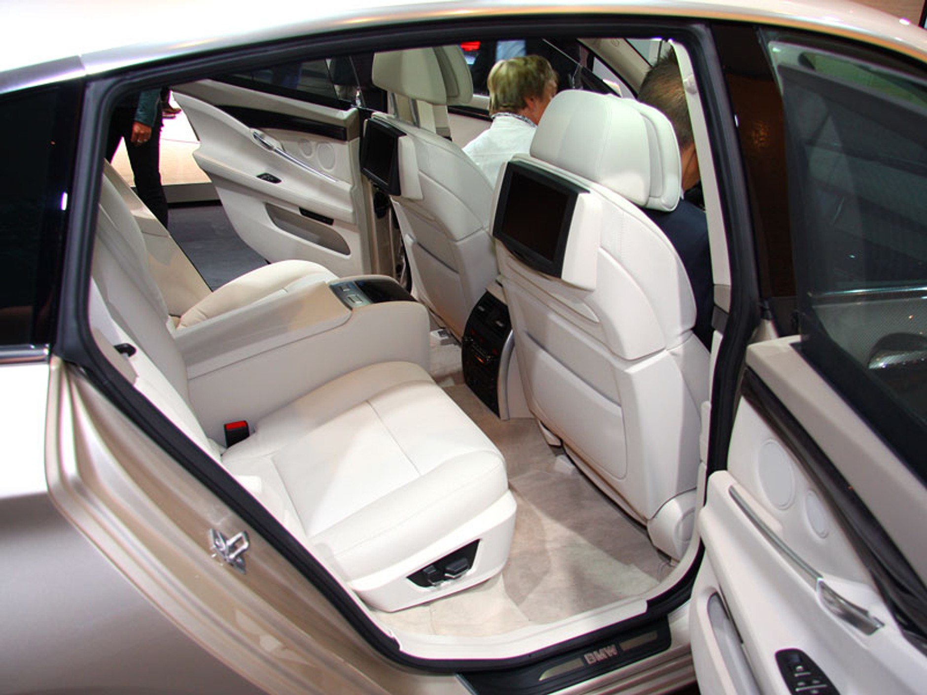 IAA Frankfurt 2009: 81 premier światowych, 753 wystawców z 30 krajów (fotogaleria I.)