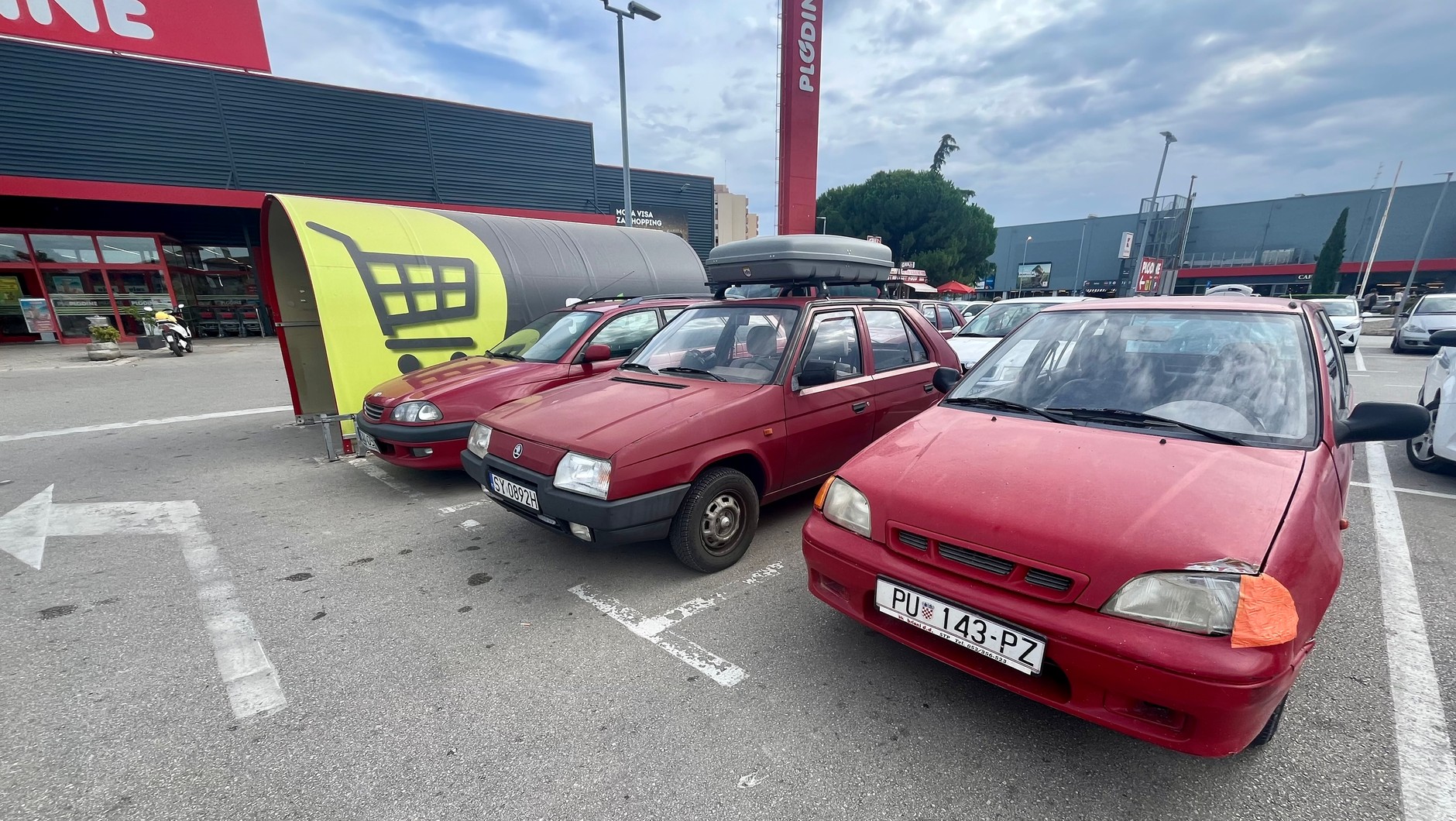 Spotkanie z chorwackim reprezentantem gruzów pod marketem