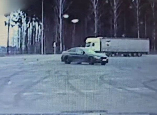 Policjanci przyłapali kierowcę BMW na gorącym uczynku. Driftował na MOP-ie przy S7